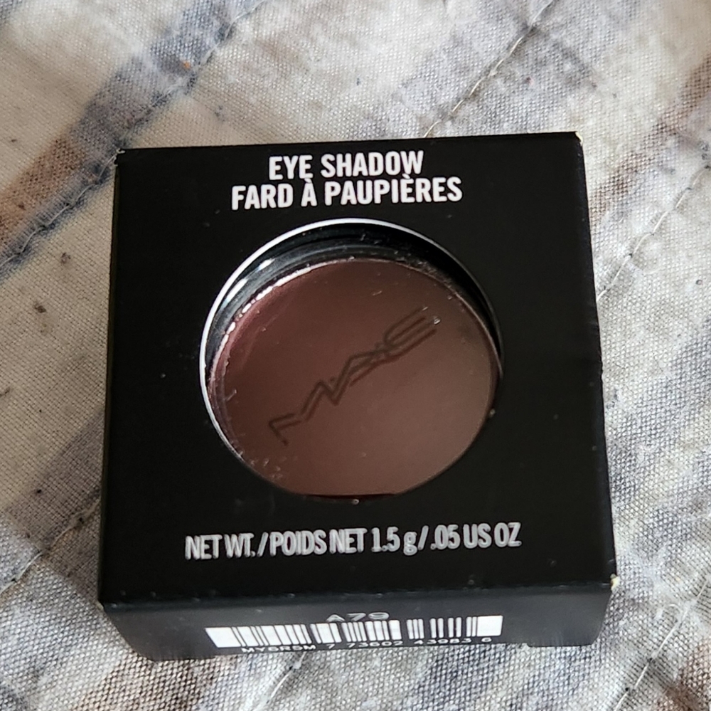New in Box MAC Eyeshadow- I'm into it